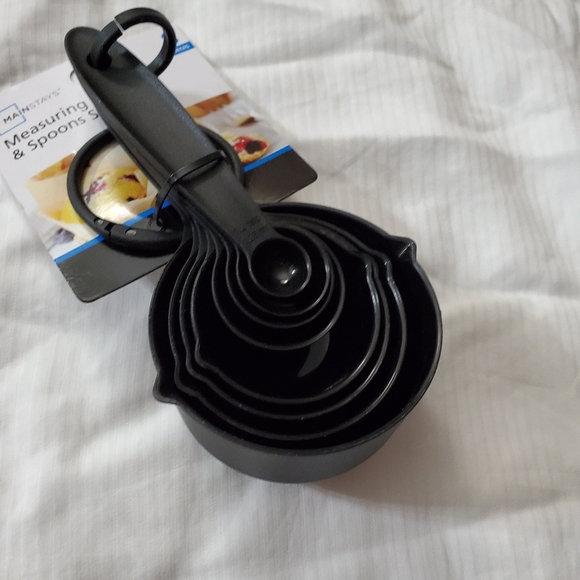 Other - 8 piece black measuring cups--**5for $20**